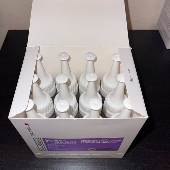 Goldwell Dualsenses Blondes and Highlights color lock serum. - Picture 2 of 3